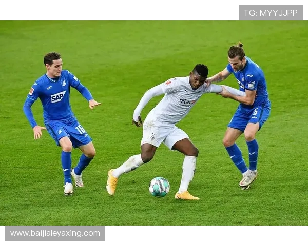 掌握真人足球游戏规则的实用技巧让你在比赛中轻松取胜赢得更多荣誉 掌握真人足球游戏规则的实用技巧让你在比赛中轻松取胜赢得更多荣誉